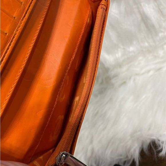 Get Your Hands on a Stunning Chanel Long Wallet Now! $450 - Picture 5 of 10